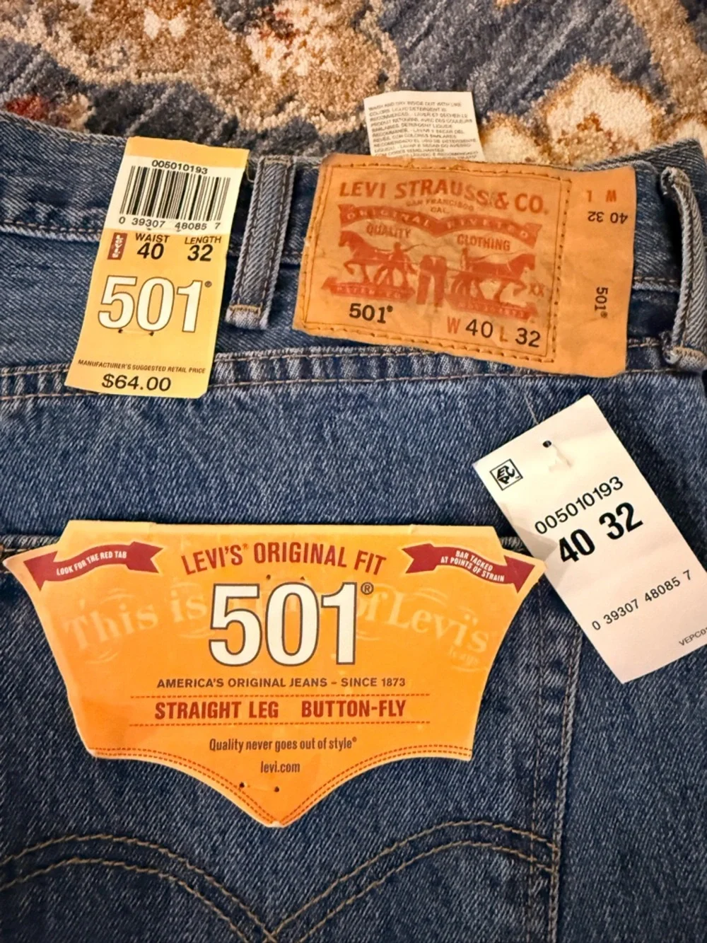 NWT Levi's 501 Straight Men's Jeans in Classic Denim Blue - Picture 2 of 2